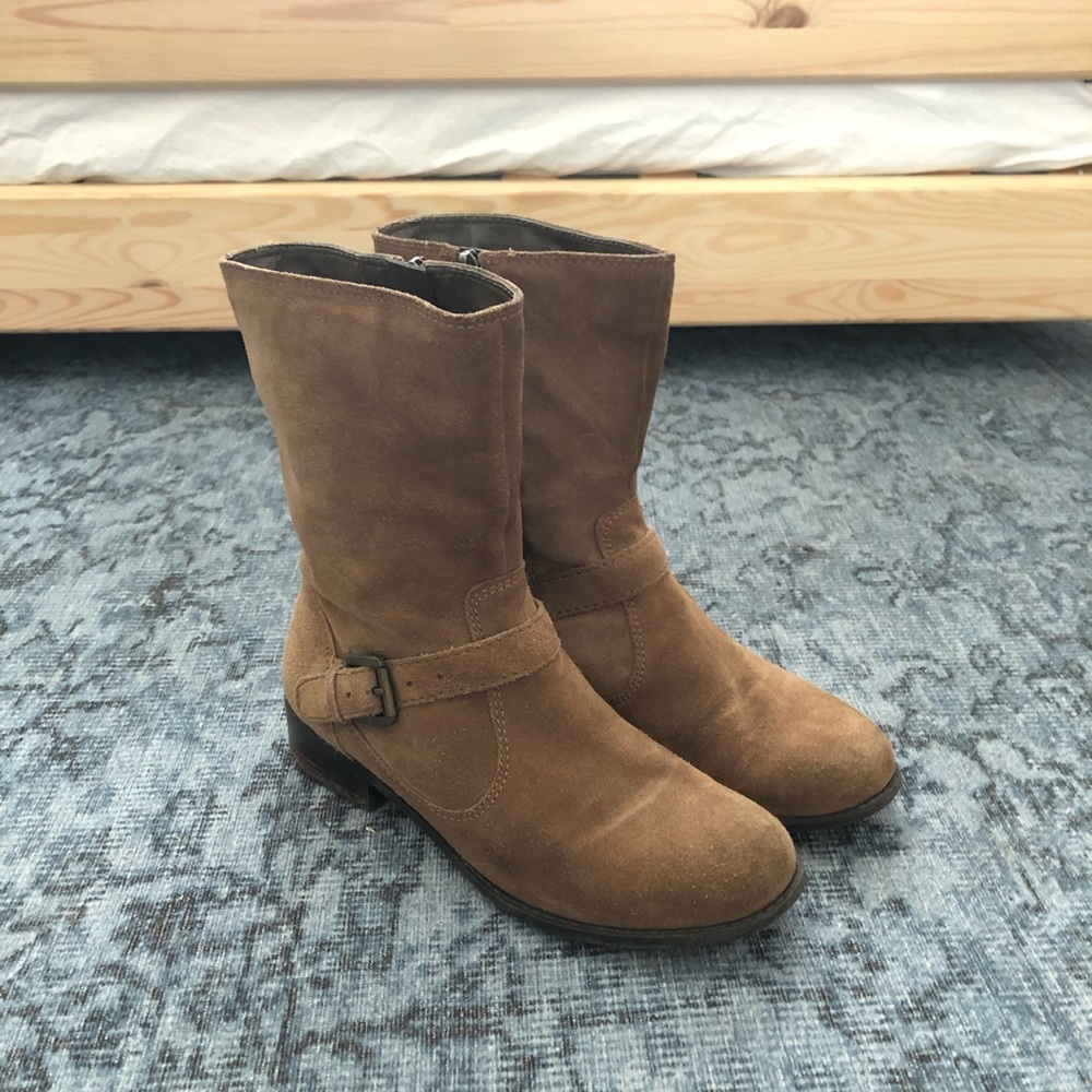 Suede brown leather boots